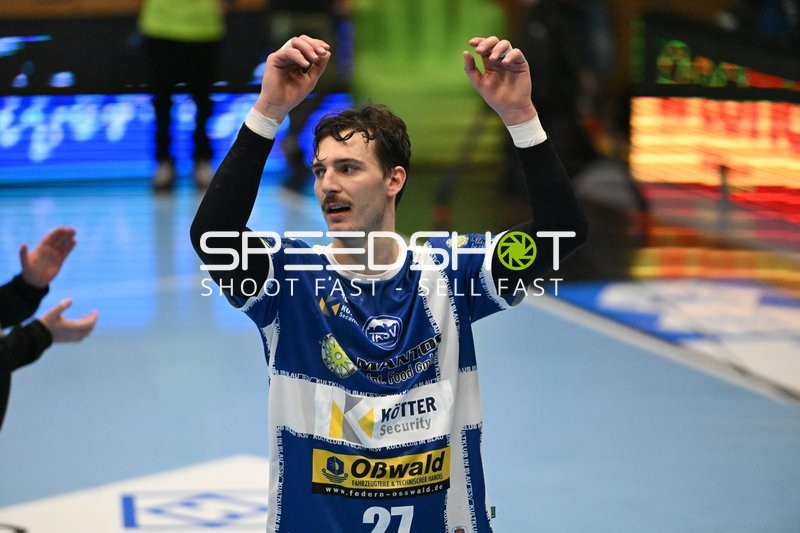 Philipp Meyer (27; ThSV Eisenach) mit erhobenen Armen