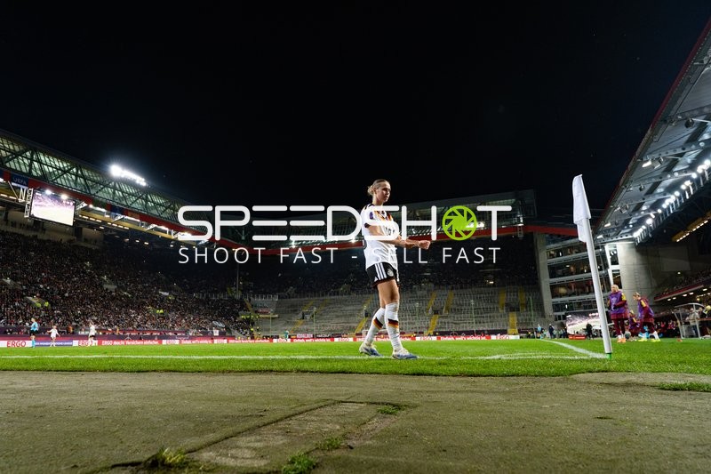 Spielszene mit Klara Bühl (19; Deutschland)