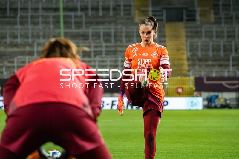 Torwart Ena Mahmutovic (21; Deutschland) in Aktion