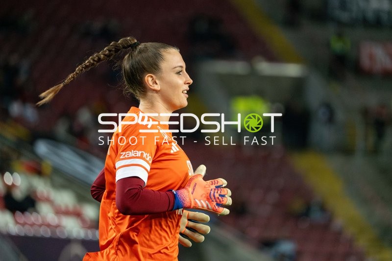 Torwartin Ena Mahmutovic (21; Deutschland) in Aktion