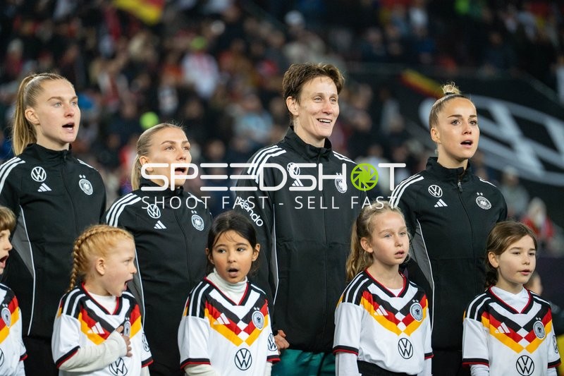 Spielerinnen vor Anpfiff