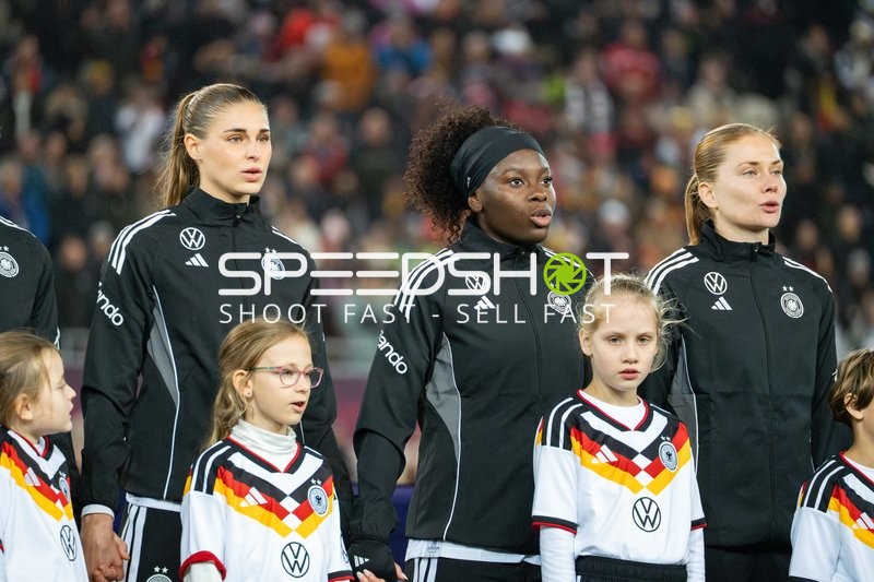 Spielerinnen vor Anpfiff