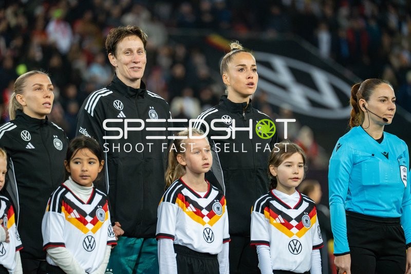 Spielerinnen vor Anpfiff