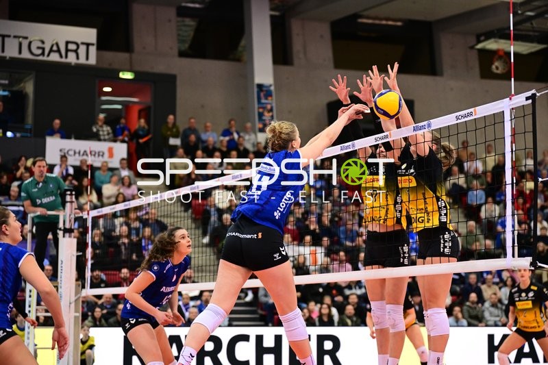 Spielszene mit Pauline Martin (11, Allianz MTV Stuttgart)