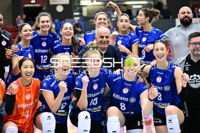 Spielszene mit Konstantin Bitter (999; Allianz MTV Stuttgart) und Team