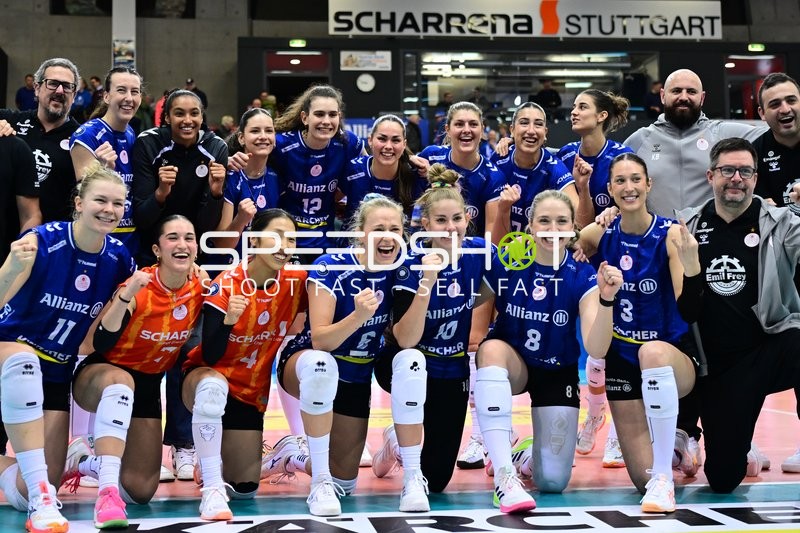 Jubel bei Pia Kästner (10; Allianz MTV Stuttgart) im Teamfoto