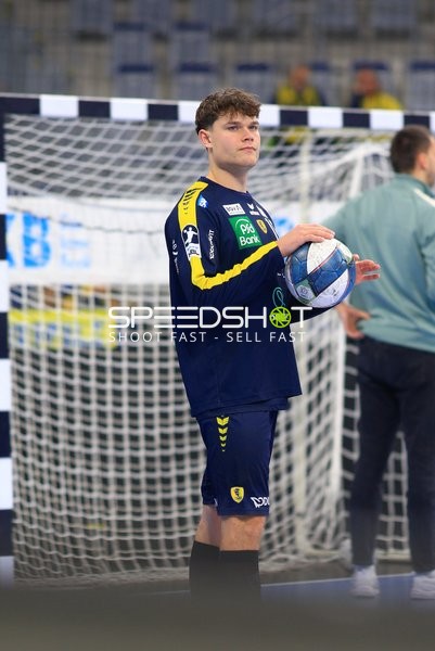 David More (15; Rhein Neckar Löwen) mit Ball