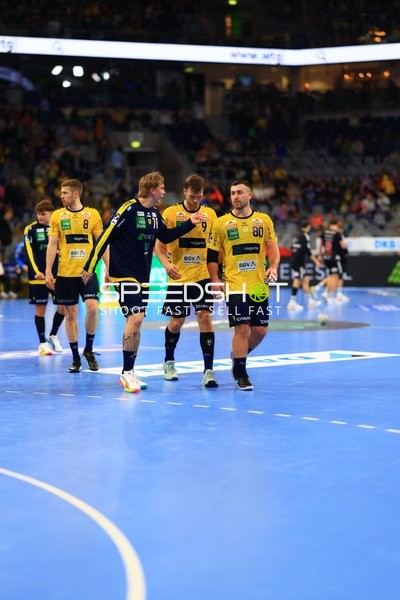 Jannik Kohlbacher (80; Rhein Neckar Löwen) mit Ball