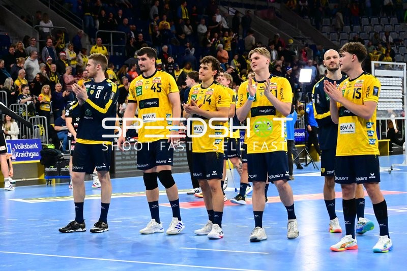 Handball-Szene mit David More (15; Rhein Neckar Löwen) und Teamkollegen