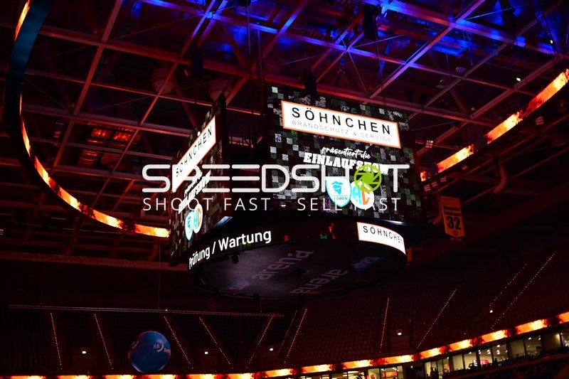 Leere Arena vor Spiel