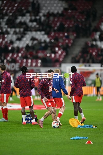 Spieler von RB Leipzig beim Aufwärmen