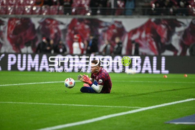 Torwart Peter Gulacsi (1; RB Leipzig) in Aktion