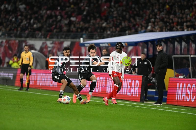 Trainer und Verteidiger in Aktion