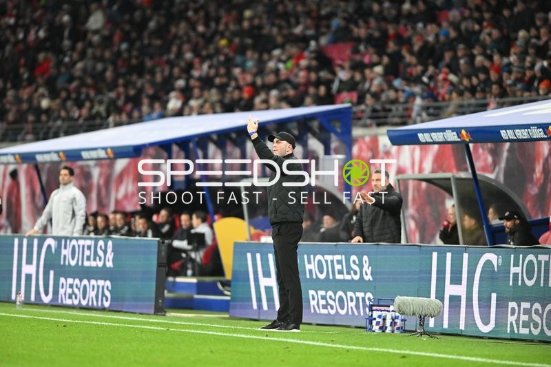 Trainer an der Seitenlinie