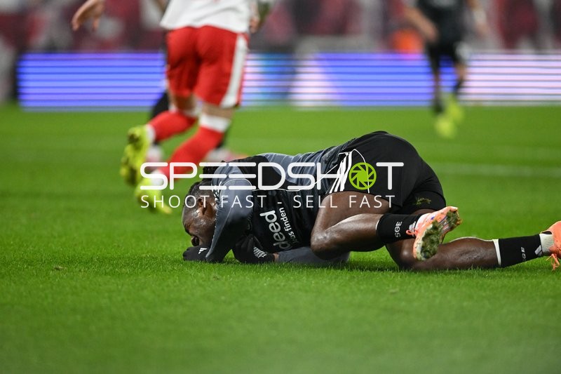 Verletzter Spieler am Boden