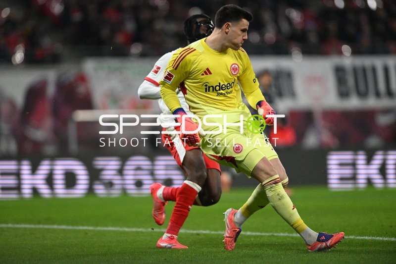 Torwart Michael Zetterer (23; Eintracht Frankfurt) in Aktion