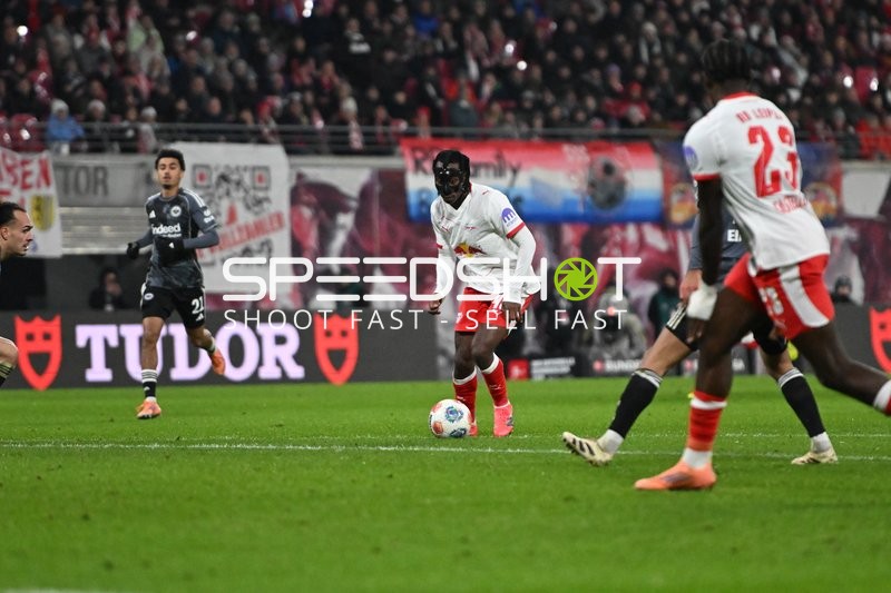 Ballkontrolle und Verteidigung