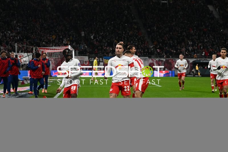 Spieler jubeln gemeinsam