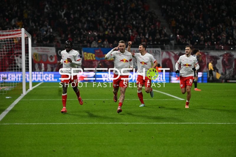 Jubel von David Raum (22; RB Leipzig) und Team