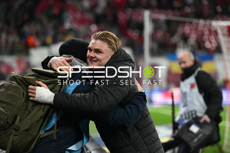 Umarmung am Spielfeldrand