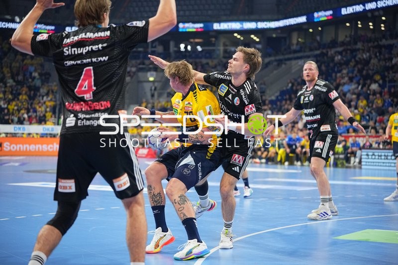 Handball-Szene mit Maciej Gebala (77; HC Erlangen)