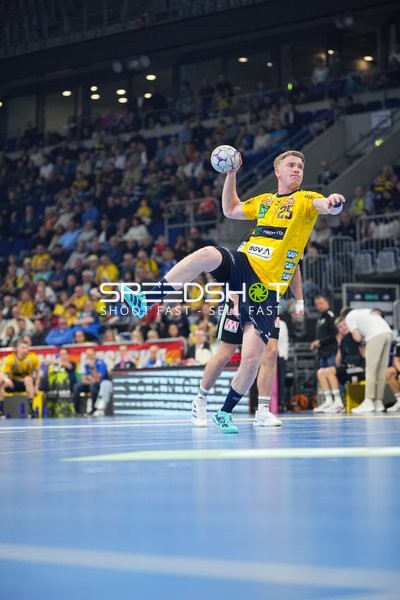 Haukur Thrastarson (25; Rhein Neckar Löwen) wirft aufs Tor