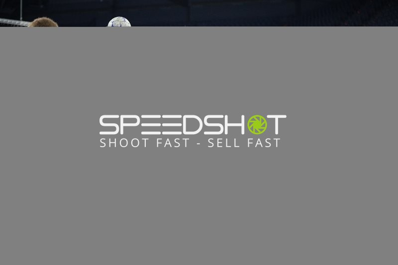 Handball-Szene mit Spielern beider Teams