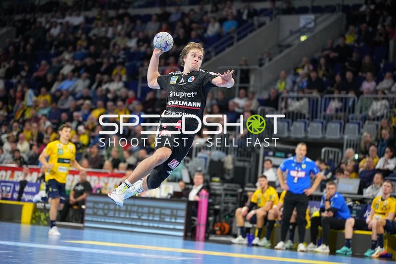 Placeholder (4; HC Erlangen) wirft aufs Tor