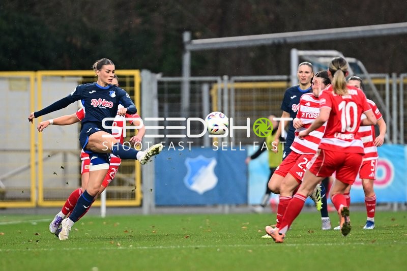 Schuss von Selina Cerci (8; TSG Hoffenheim Frauen)