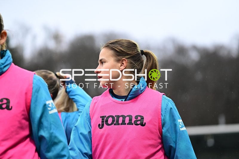 Spielerinnen beim Aufwärmen