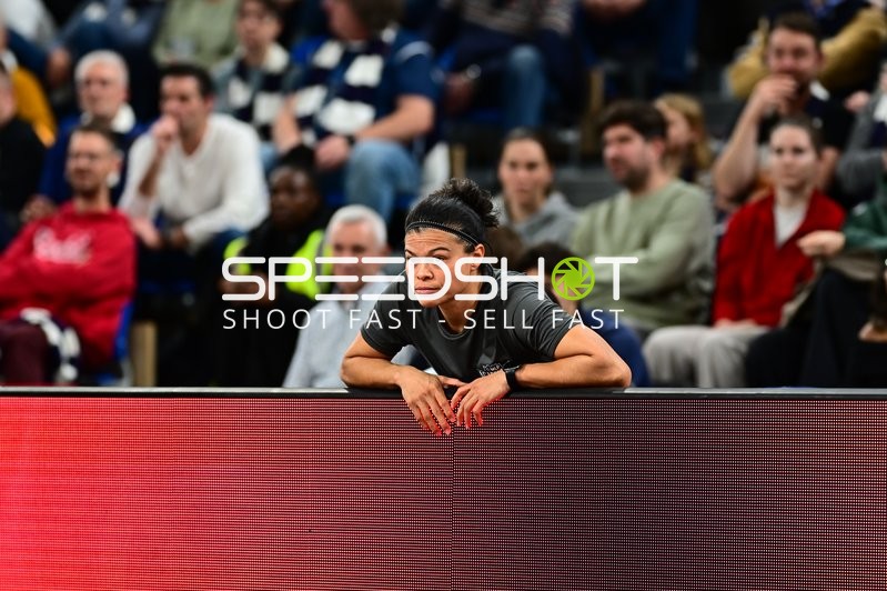 Serena Benavente (998; MLP Academics Heidelberg) am Spielfeldrand