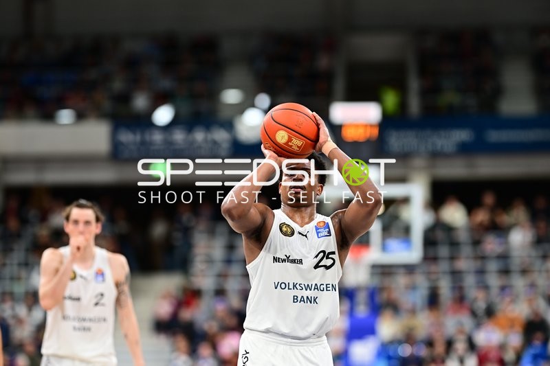 Grant Sherfield (25; Basketball Löwen Braunschweig) in Aktion