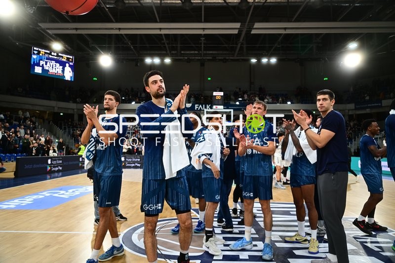 Szene mit Mateo Seric (21; MLP Academics Heidelberg) und Teamkollegen