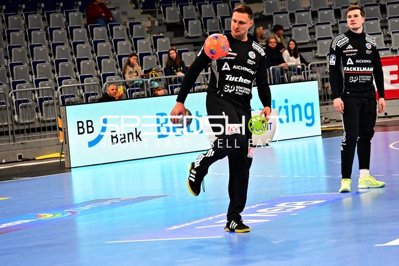 Yannik Bialowas (7; HC Erlangen) in Aktion