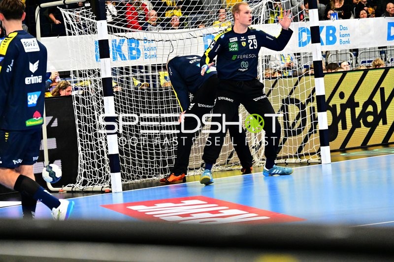 29; HC Erlangen in Torwartposition