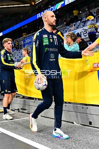 Lukas Sandell (11; Rhein Neckar Löwen) mit Ball
