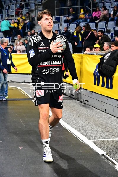 Florian Scheerer (10; HC Erlangen) mit Ball