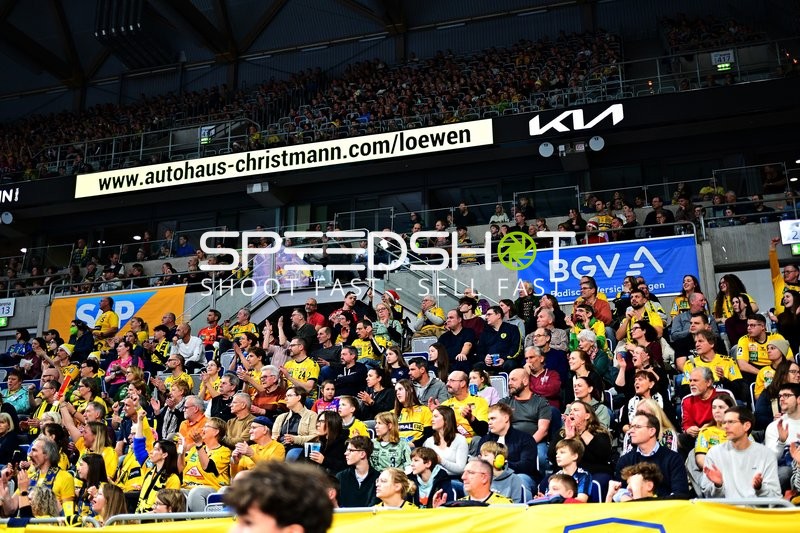Fans in der SAP Arena