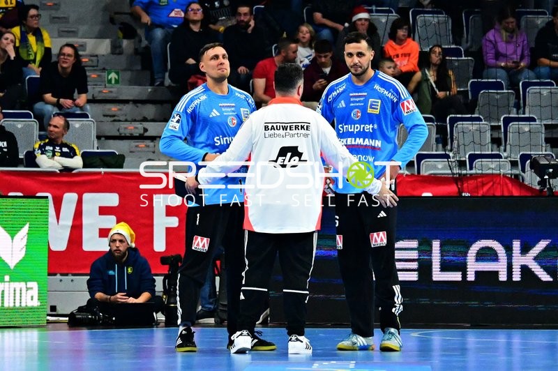 Khalifa Ghedbane (96; HC Erlangen) und 104; HC Erlangen in Szene