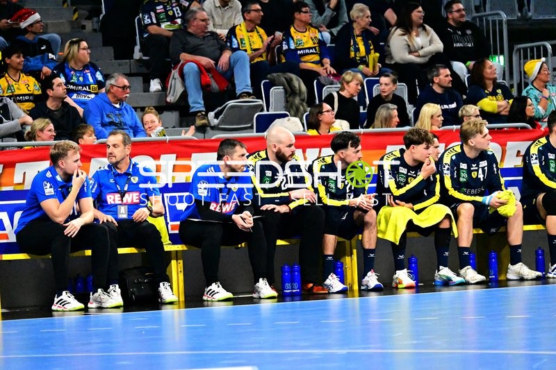 Szene mit Mike Jensen (20; Rhein Neckar Löwen) und Teamkollegen