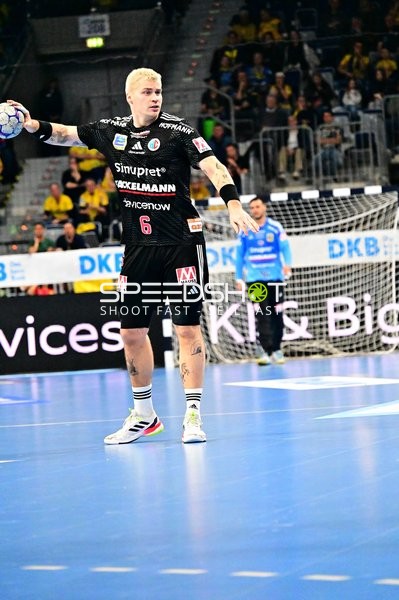 Marek Nissen (6; HC Erlangen) in Aktion