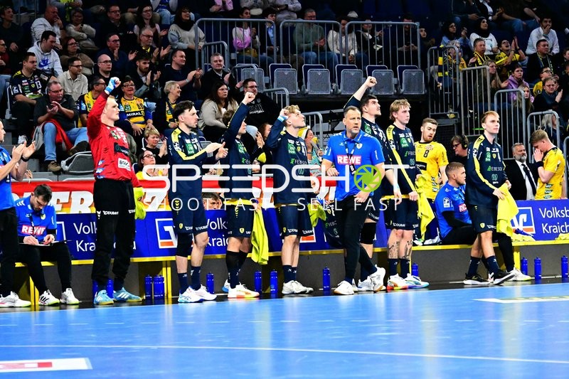 Szene mit Halil Jaganjac (45; Rhein Neckar Löwen) und Teamkollegen