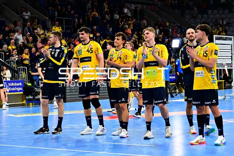 Szene mit David More (15; Rhein Neckar Löwen) und Teamkollegen