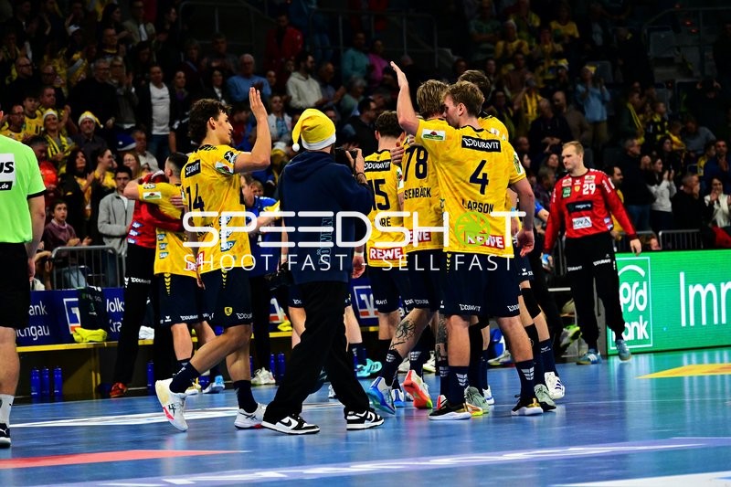 Gino Steenaerts (14; Rhein Neckar Löwen) und David Späth (29; Rhein Neckar Löwen) feiern