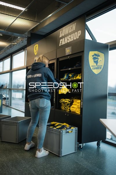 Fans im Löwen Fanshop