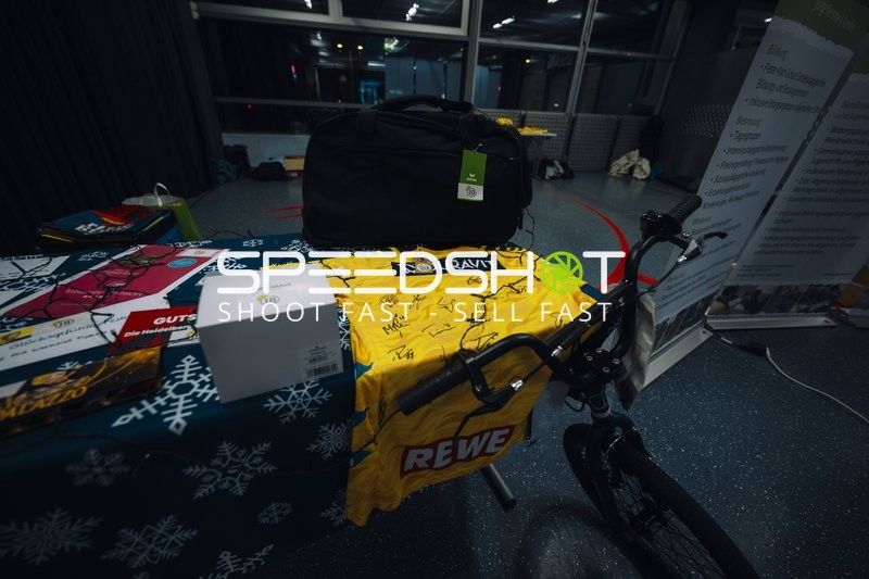 Signiertes Trikot und BMX Fahrrad