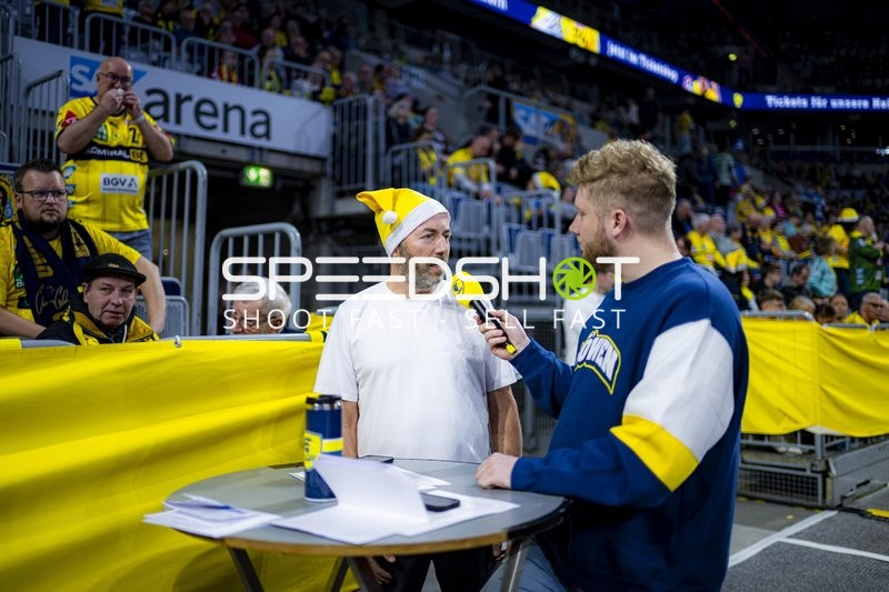 Interview mit Fan in SAP Arena