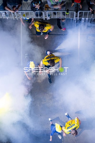 Spieler von Rhein Neckar Löwen laufen ein