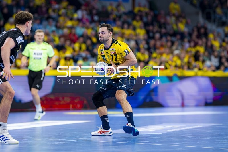 Dani Baijens (77; Rhein Neckar Löwen) mit Ball