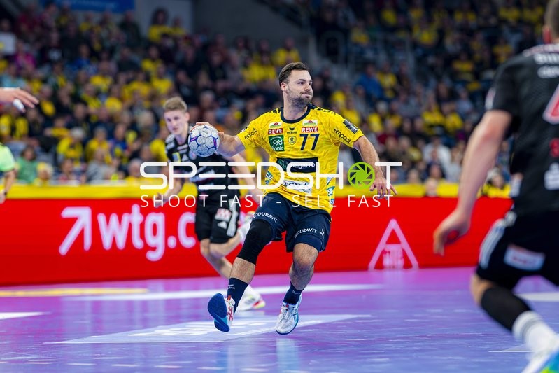 Dani Baijens (77; Rhein Neckar Löwen) und Sander Overjordet (8; HC Erlangen) in Aktion